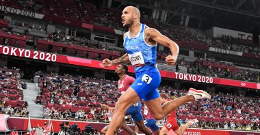 Italy's Lamont Marcell Jacobs celebrates as he crosses the finish line to win the men's 100m final during the Tokyo 2020 Olympic Games at the Olympic Stadium in Tokyo, Japan, Aug. 1, 2021. (AFP Photo)