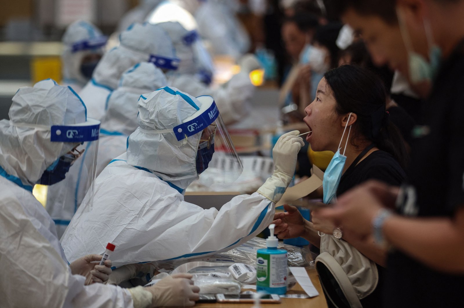 A resident receives a nucleic acid test for the COVID-19 coronavirus in Nanjing, eastern Jiangsu province, China, July 21, 2021. (AFP Photo)