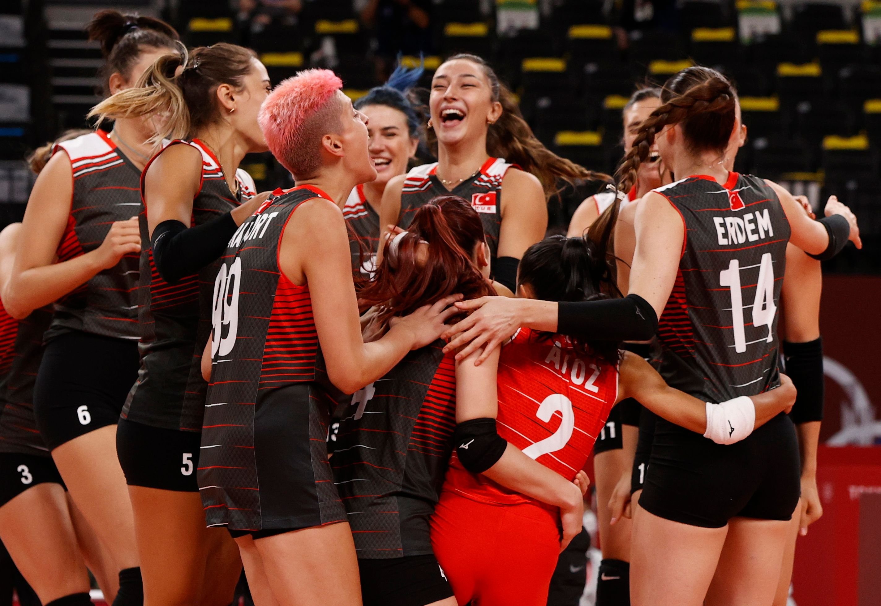 Turkey Women S Volleyball Team Beats Russians To Go 3rd In Olympics Pool B Daily Sabah