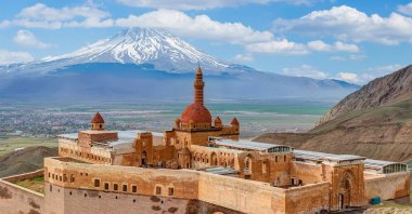 The courtyard of the Ishak Pasha Palace can be seen in Doğubayazıt with Mount Ararat in the background, Ağrı, Turkey. (Shutterstock Photo)