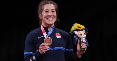 Bronze medalist Turkey's Yasemin Adar poses on the podium after the women's freestyle 76kg wrestling competition of the Tokyo 2020 Olympic Games at the Makuhari Messe in Tokyo, Aug. 2, 2021. (AFP Photo)