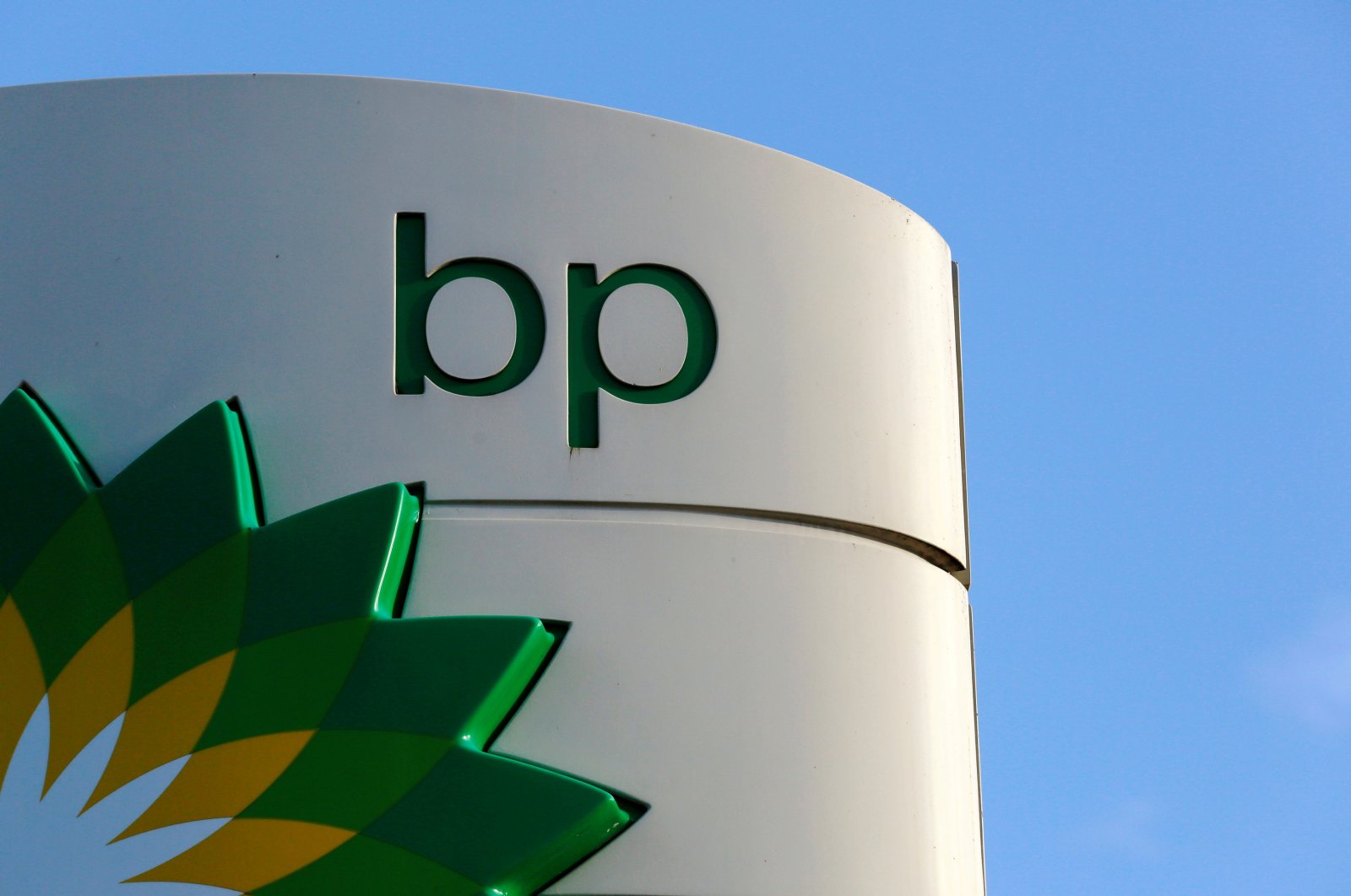 A BP logo is seen at a petrol station in London, Britain, Jan. 15, 2015. (Reuters Photo)