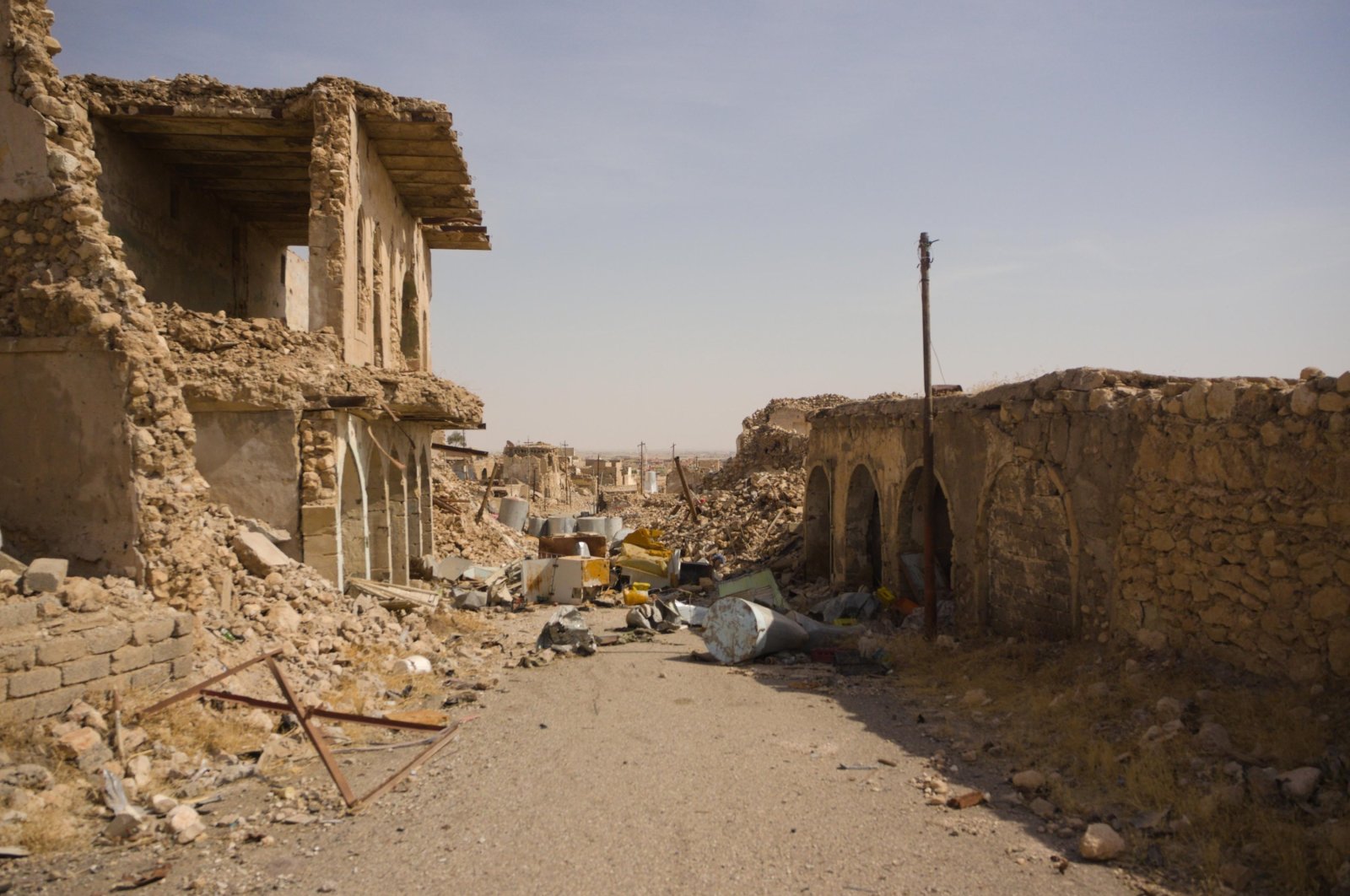 Streets destroyed in the fight against Daesh in northern Iraq's Sinjar are seen, Oct. 23, 2018. (Photo by Shutterstock)