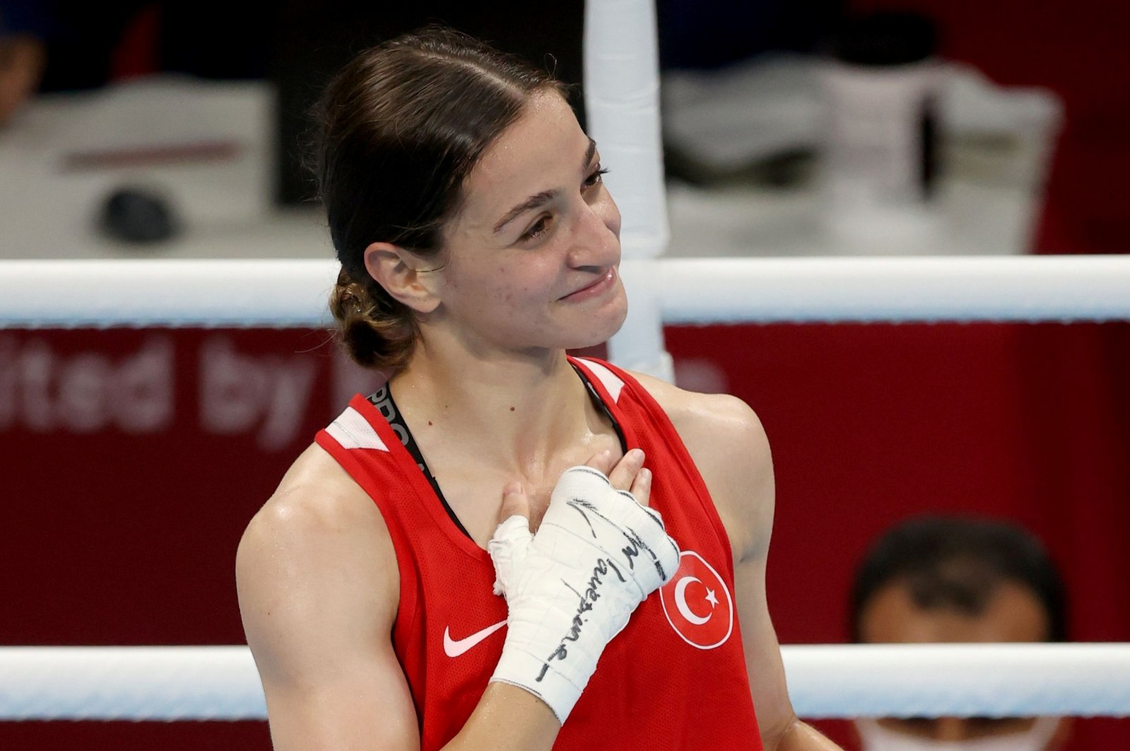 Turkey's Buse Naz Çakıroğlu celebrates after winning against Chinese Taipei's Huang Hsiao-Wen in the women's flyweight boxing semifinal at the Tokyo 2020 Olympic Games at the Kokugikan Arena, Tokyo, Japan, Aug. 4, 2021. (Reuters Photo)