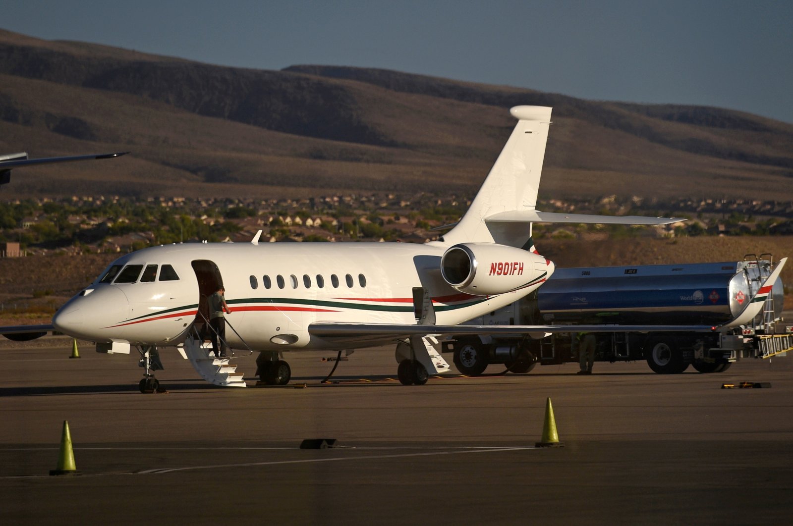 A business jet is refueled at the Henderson Executive Airport during the National Business Aviation Association (NBAA) exhibition in Las Vegas, Nevada, U.S., Oct. 21, 2019.  (Reuters Photo)