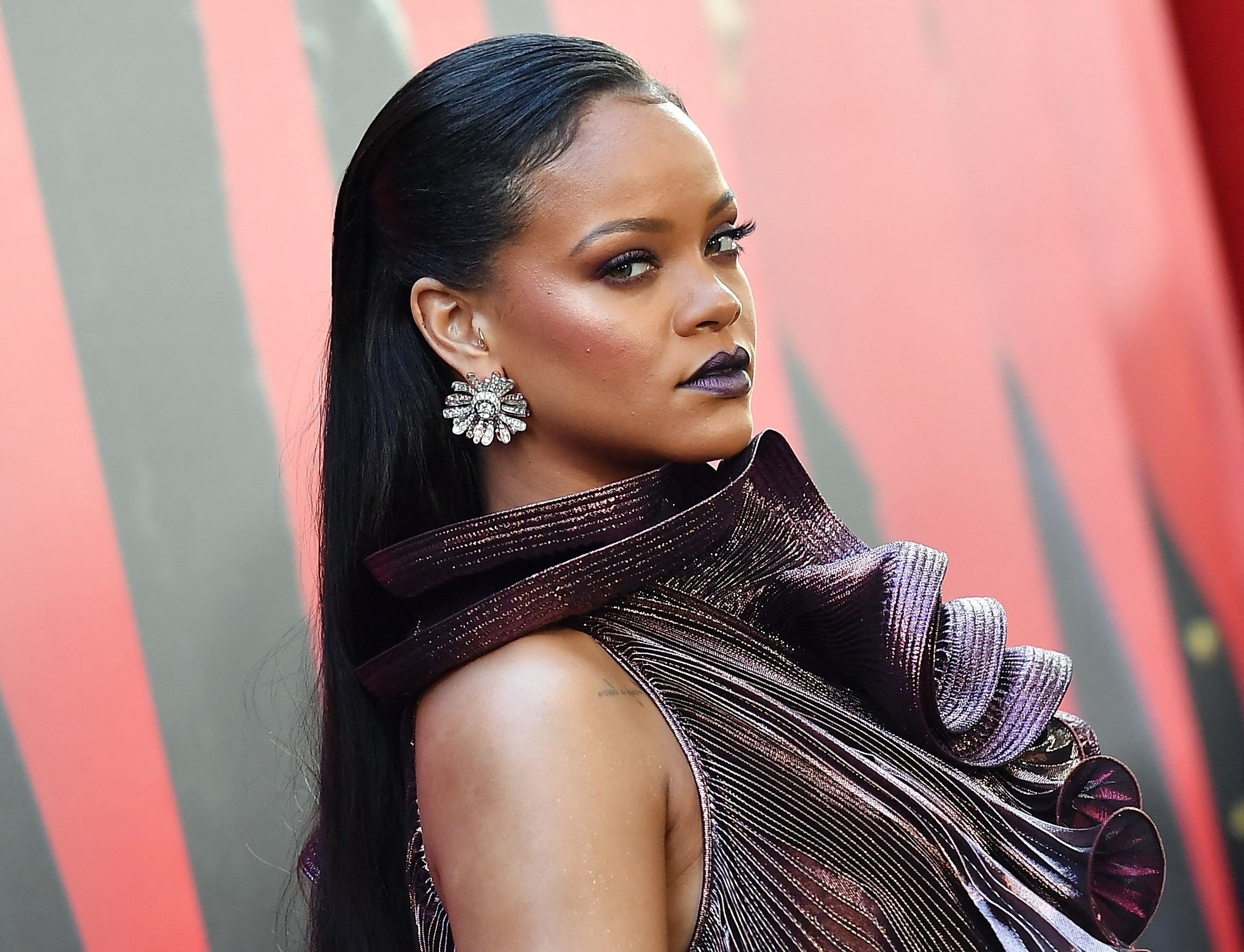 What Is Rihanna's Net Worth? How The Singer Became A Billionaire