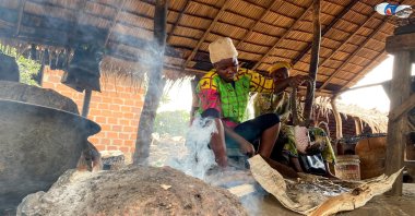 A woman uses a knife to remove scales from the skin of a live pangolin at the Epe fish market in Lagos, Nigeria, July 29, 2020. (Reuters Photo)