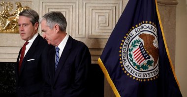 Randal Quarles (L), Federal Reserve board member and vice chair for supervision, arrives to swear in Chair Jerome Powell at the Fed in Washington, U.S., Feb. 5, 2018. (Reuters Photo)