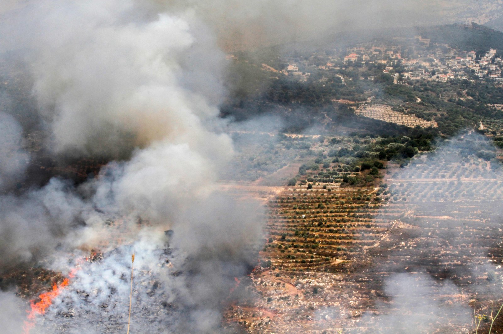 Smoke billows from shelling by Israeli forces in the towns of Ibl al-Saqi and Kfar Hamam in southern Lebanon, Aug. 4, 2021. (AFP Photo)
