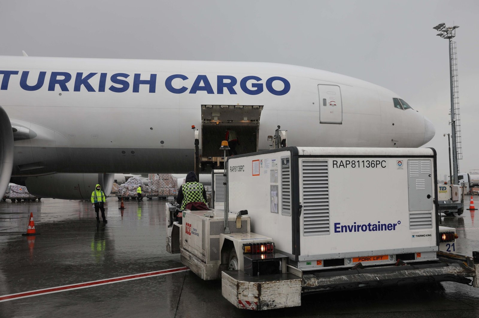 Temperature-controlled containers carrying China's Sinovac COVID-19 vaccines are loaded onto a Turkish Cargo plane at Atatürk airport before departing to Brazil, in Istanbul, Turkey, Nov. 18, 2020. (Turkish Airlines via Reuters)