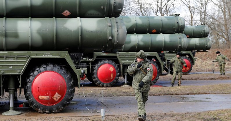 Russian servicemen stand next to a new S-400 surface-to-air missile system after its deployment at a military base outside the town of Gvardeysk near Kaliningrad, Russia on March 11, 2019. (Reuters Photo)
