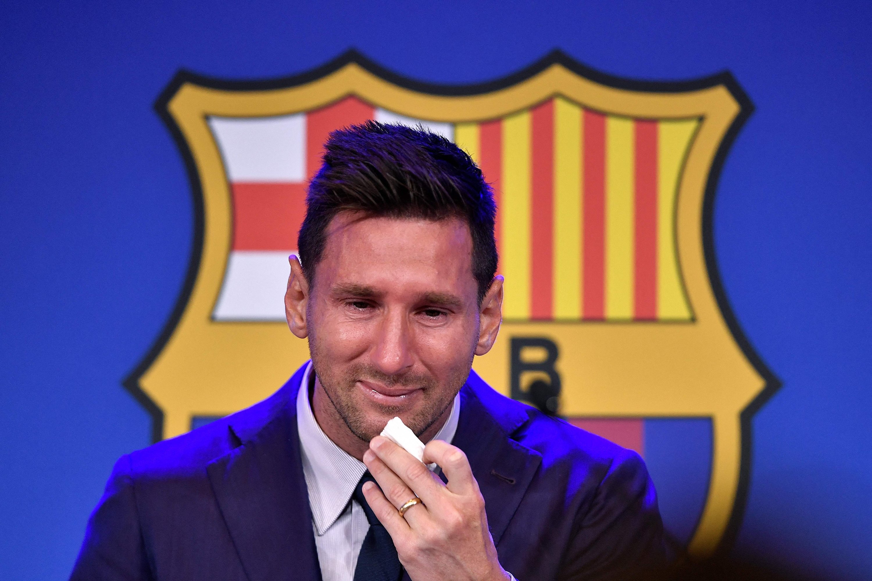 Tearful Lionel Messi Confirms Barcelona Exit Psg Transfer Talks Daily Sabah