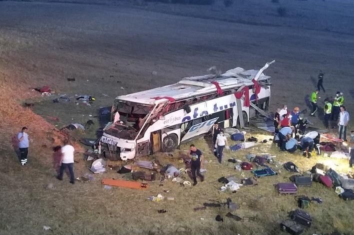 14 killed in passenger bus crash in turkey s balikesir daily sabah