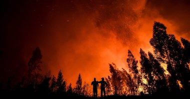 Firefighters monitor the progression of a wildfire at Amendoa in Macao, central Portugal, July 21, 2019. (AFP Photo)