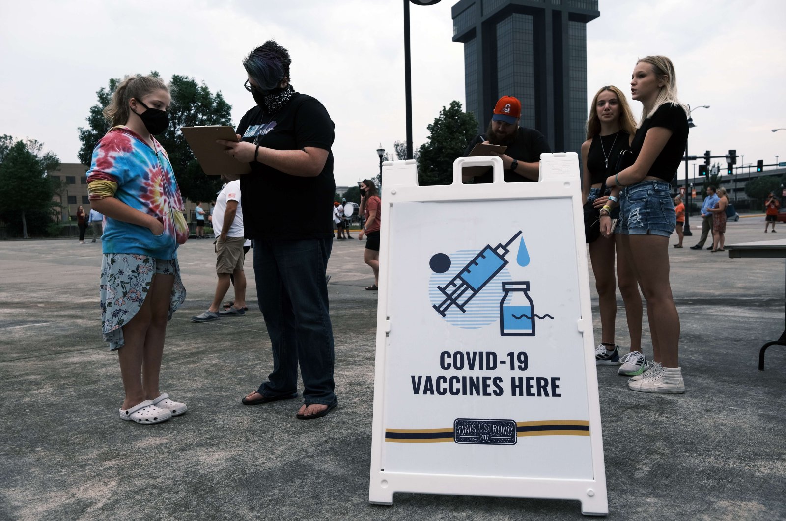 People wait to get vaccinated for COVID-19 at a baseball game in Springfield, Missouri, U.S., on Aug. 05, 2021. (Getty Images/AFP Photo)