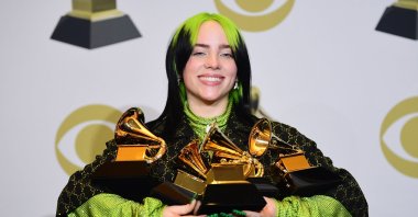 American singer-songwriter Billie Eilish poses in the press room with the awards she won during the 62nd Annual Grammy Awards in Los Angeles, CA, U.S., on Jan. 26, 2020. (AFP Photo)
