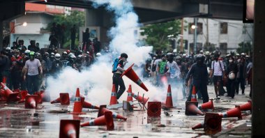 Demonstrators clash with police during a protest against the government's handling of the COVID-19 pandemic, in Bangkok, Thailand, Aug. 10, 2021. (REUTERS Photo)
