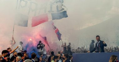 Paris Saint-Germain's Argentine forward Lionel Messi salutes supporters gathered outside the Parc des Princes stadium after his first official press conference as PSG player in Paris, Aug. 11, 2021. (AFP Photo)