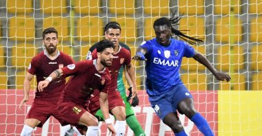 Al Hilal's forward Bafetimbi Gomis (R) vies for the ball against Shahr Khodro players during a match in Dubai, Feb. 10, 2020. (AFP Photo)