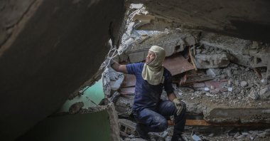 A firefighter searches for survivors inside a damaged building, after Saturday´s  7.2 magnitude earthquake in Les Cayes, Haiti, Aug. 15, 2021. (AP Photo)
