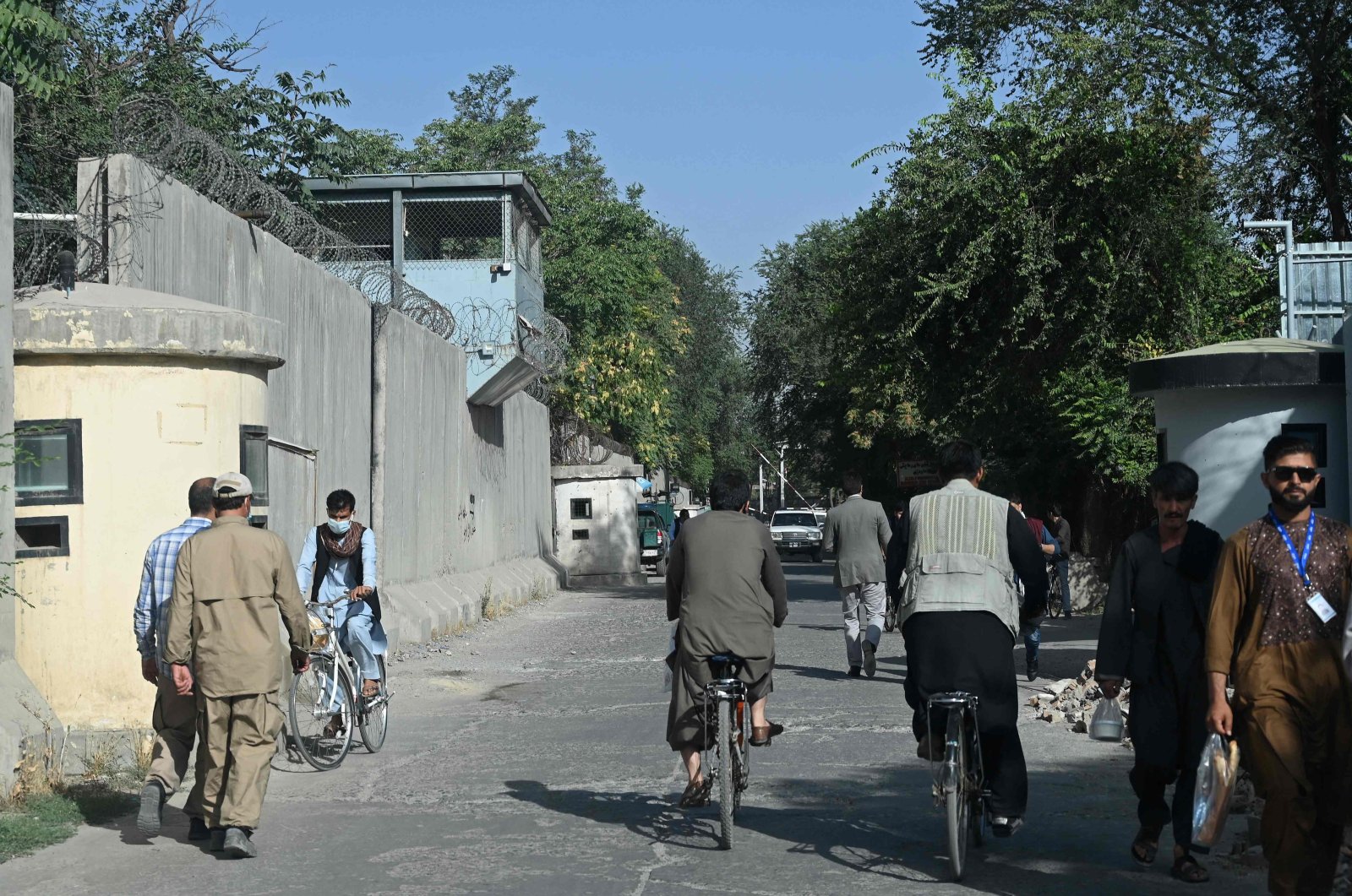 Afghan men walk through a sreet in the Green Zone of Kabul, Afghanistan, Aug. 15, 2021. (AFP Photo)
