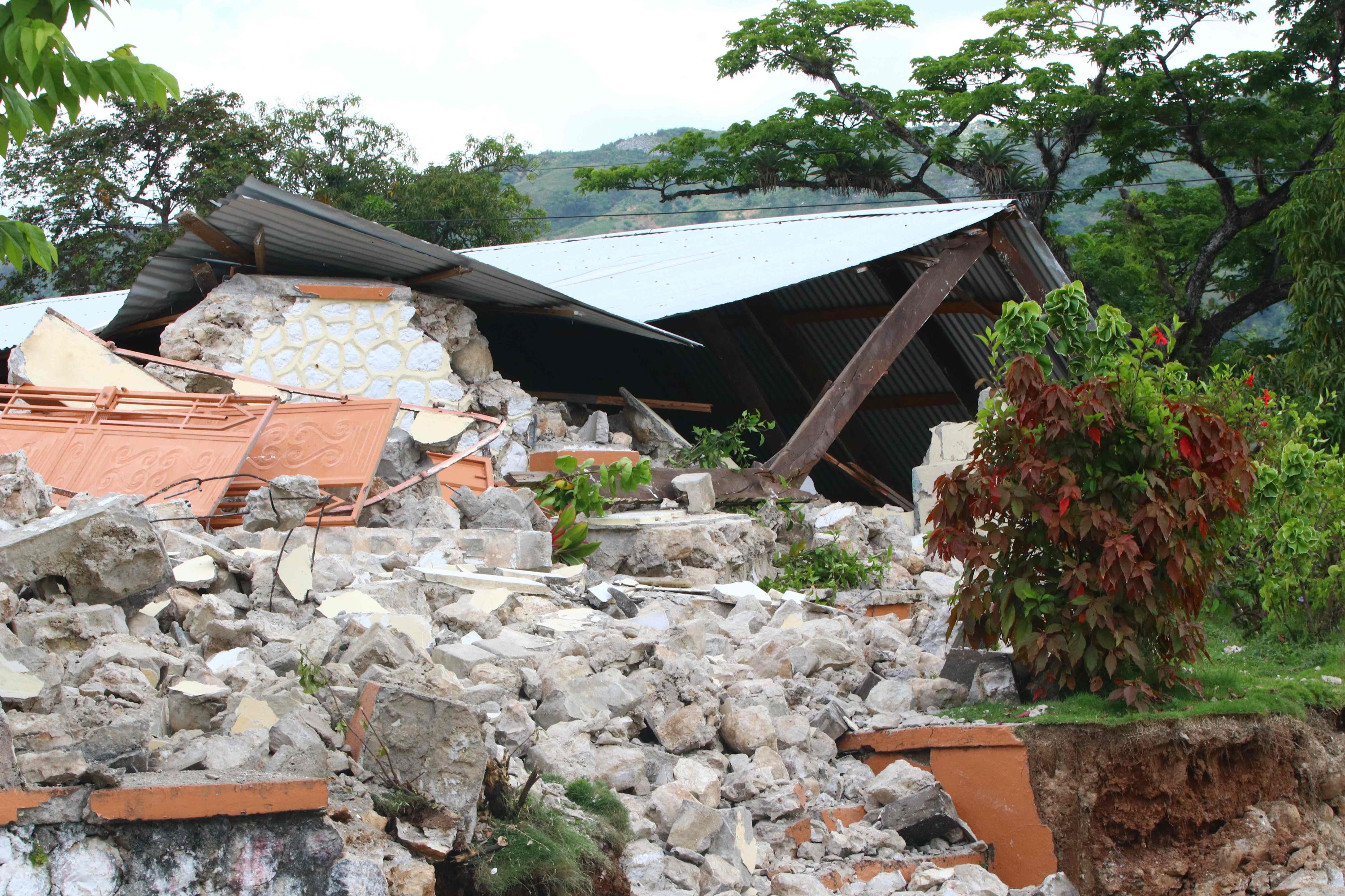 A destroyed building is seen in Les Cayes on Aug. 15, 2021, after a 7.2-magnitude earthquake struck the southwest peninsula of Haiti. (AFP Photo)