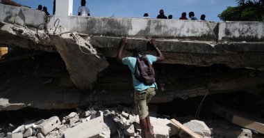 A man searches the site of a collapsed hotel after Saturday's 7.2 magnitude quake, in Les Cayes, Haiti, Aug. 16, 2021. (Reuters Photo)