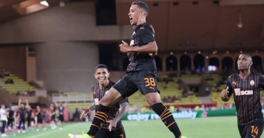 Shakhtar Donetsk's Brazilian forward Pedrinho (C) celebrates after scoring in the UEFA Champions League third preliminary round match against Monaco at "Louis II" stadium in Monaco, Aug. 17, 2021. (AFP Photo)