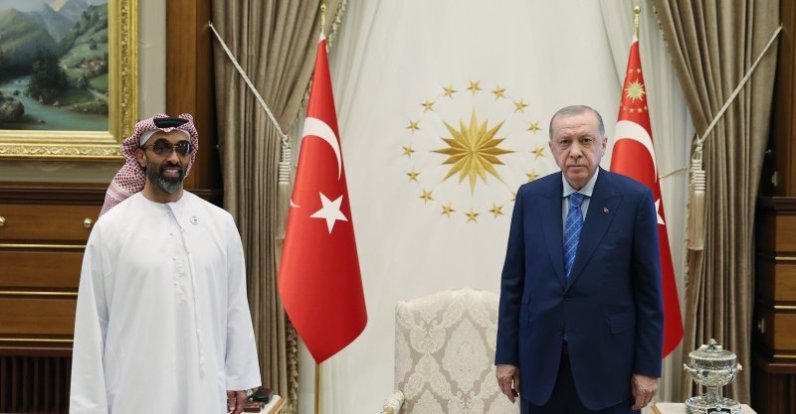 President Recep Tayyip Erdoğan (R) and the UAE's National Security Adviser Sheikh Tahnoun bin Zayed Al Nahyan pose for a picture at the Presidential Complex in Ankara, Turkey, on Aug. 18, 2021. (AA Photo)