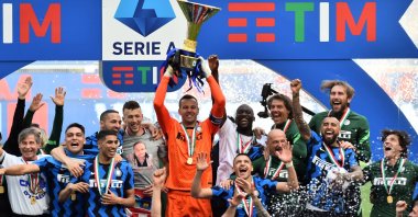 Inter Milan players celebrate after winning the Serie A title at the San Siro, Milan, Italy, May 23, 2021. (Reuters Photo)