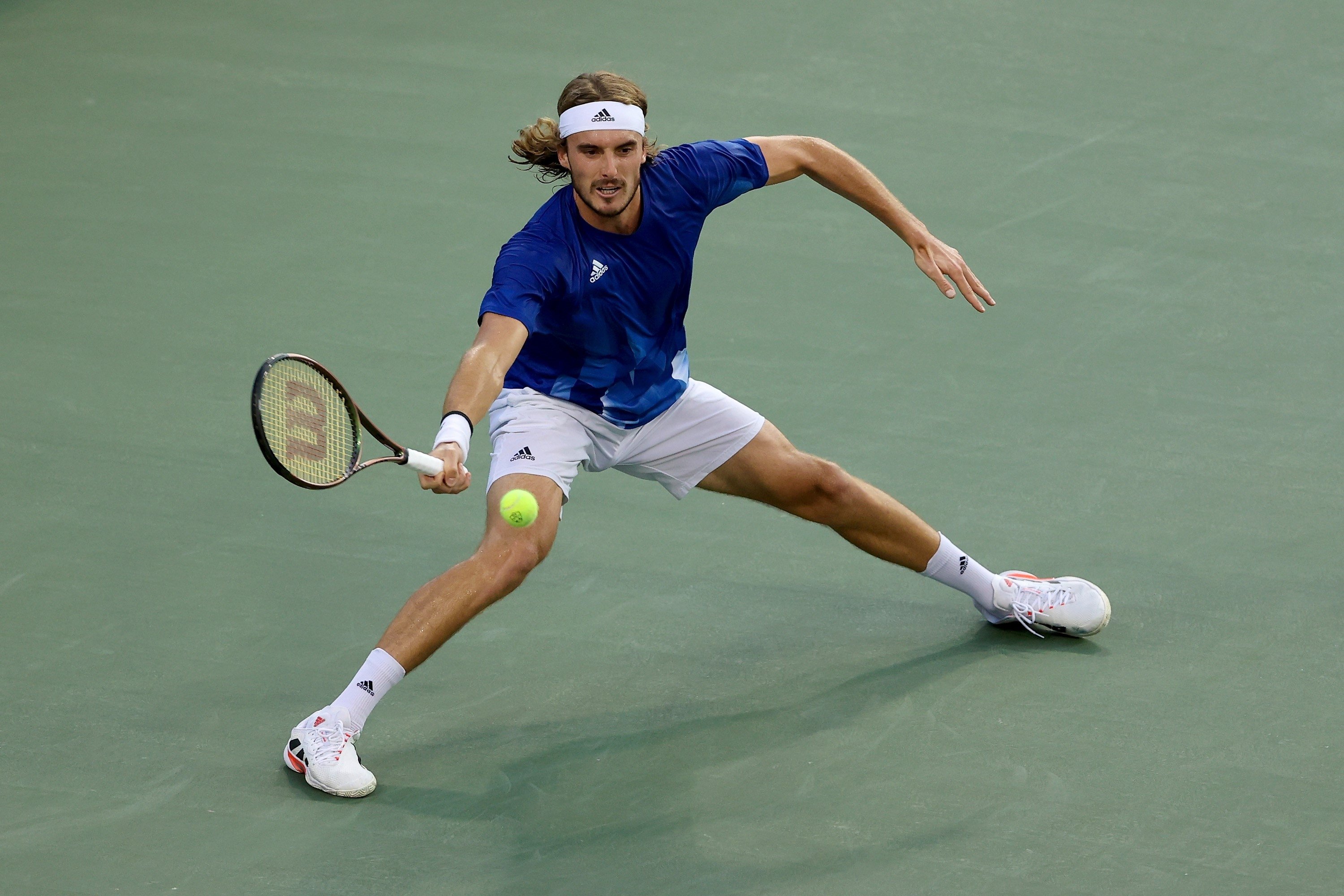 Greece's Stefanos Tsitsipas plays a forehand during his Cincinnatti Masters match against Italy's Lorenzo Sonego at the Lindner Family Tennis Center, Mason, Ohio, U.S., Aug. 19, 2021. (AFP Photo)