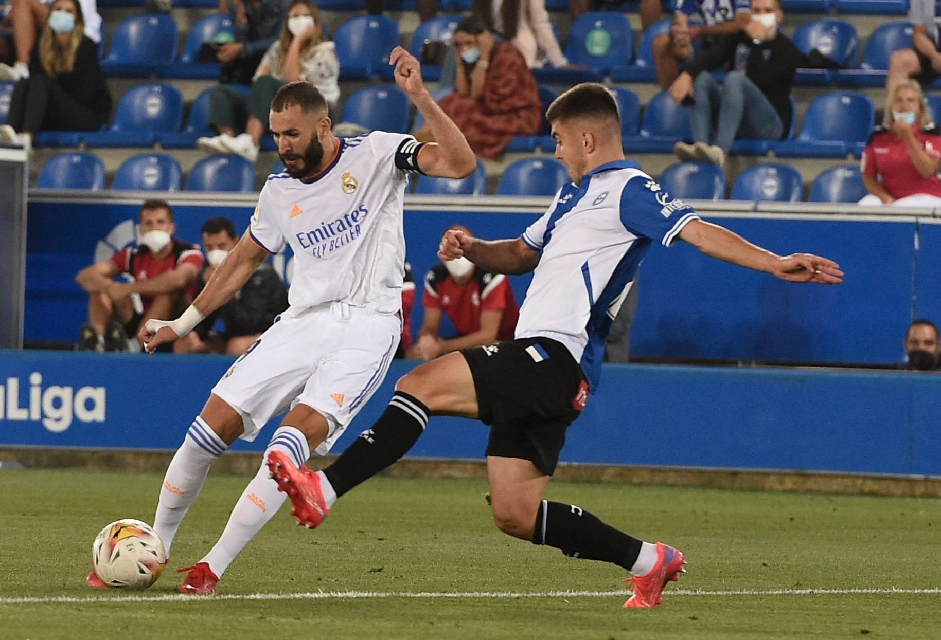 French veteran Karim Benzema extends Real Madrid stay until 2023 | Daily  Sabah