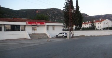 Çevik Bir and Çetin Doğan, arrested for Turkey's "postmodern" coup in 1997, were transferred to a prison in Muğla province, Turkey, Aug. 19, 2021 (IHA Photo)