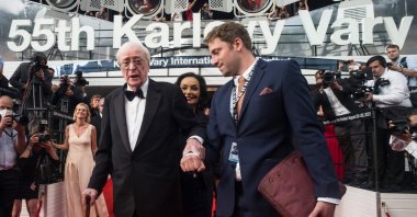British film actor Michael Caine (L) poses on the red carpet prior to the opening of the 55th Karlovy Vary International Film Festival (KVIFF) in Karlovy Vary, Czech Republic, Aug. 20, 2021. (AFP Photo)