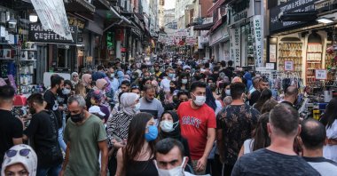 Crowds of mostly tourists wearing face masks shop at the historical Grand Bazaar, in Istanbul, Turkey, Aug. 10, 2021. (EPA Photo)
