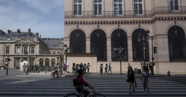 A group of tourists stand alongside a pedestrian crossing in Paris, France, July 23, 2021. (AP Photo)