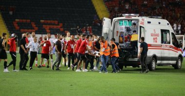 Beşiktaş defender Fabrice N'Sakala is carried on stretcher to an ambulance after his collapse during Beşiktaş match against Gaziantep in Turkish Süper Lig, at Kalyon Stadium, Gaziantep, Turkey, Aug. 21, 2021. (AA Photo)