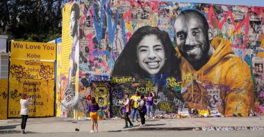 Fans gather around a mural of late NBA great Kobe Bryant and his daughter Gianna Bryant during a public memorial for them and seven others killed in a helicopter crash, at the Staples Center in Los Angeles, California, U.S., February 24, 2020. (Reuters / Kyle Grillot)