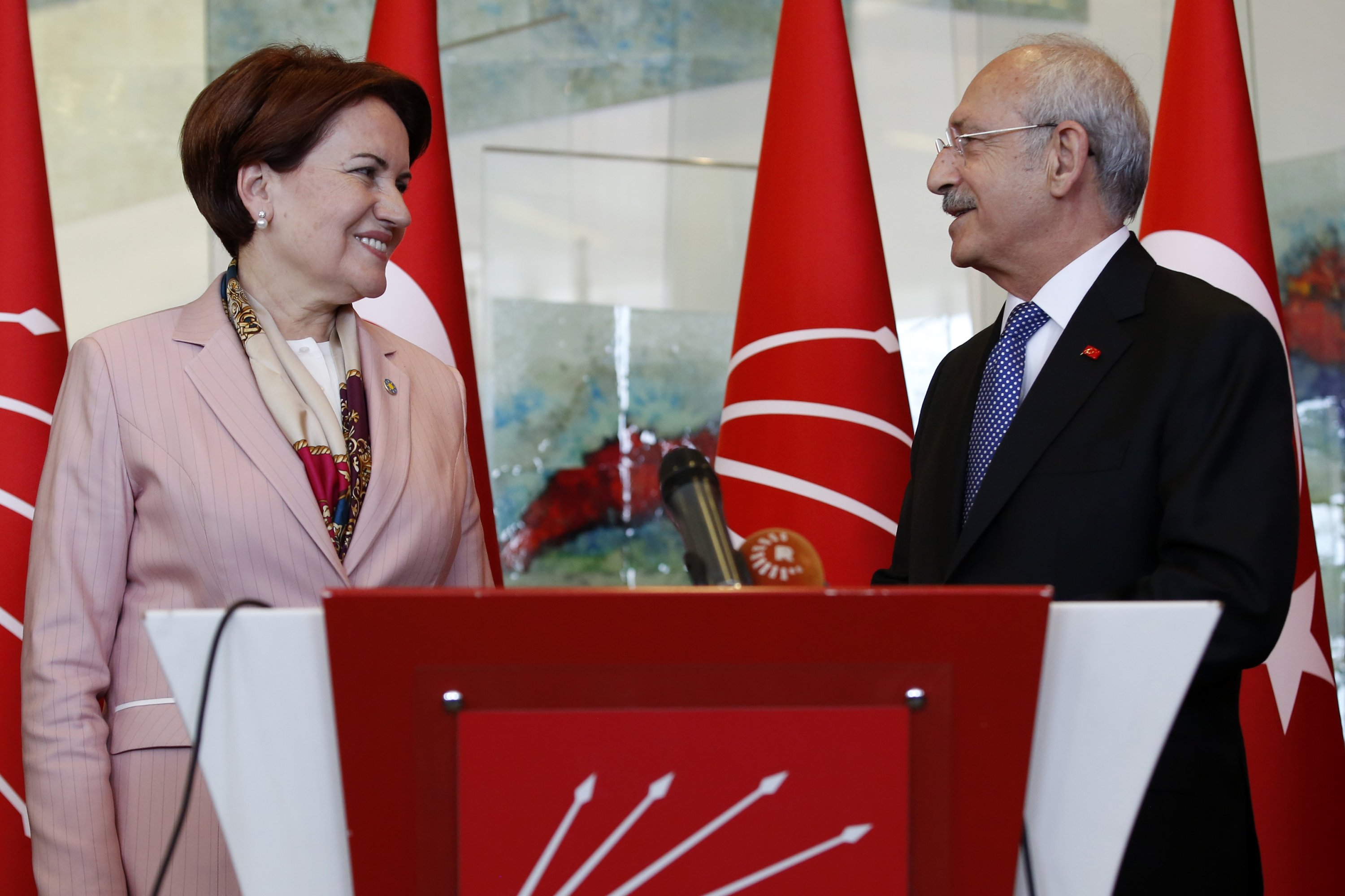 Kemal Kılıçdaroğlu (R), chairperson of the Republican People's Party (CHP), and the leader of the Good Party (IP), Meral Akşener (L), give a joint press conference at CHP headquarters in Ankara, Turkey, April 25, 2018. (Getty Images Photo)