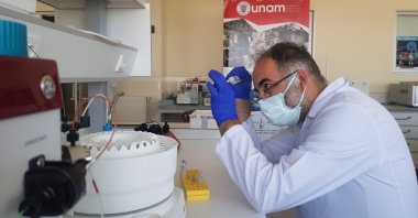 Associate Professor Urartu Şeker works on the drug in a laboratory in the capital Ankara, Turkey, Aug. 25, 2021. (DHA PHOTO)