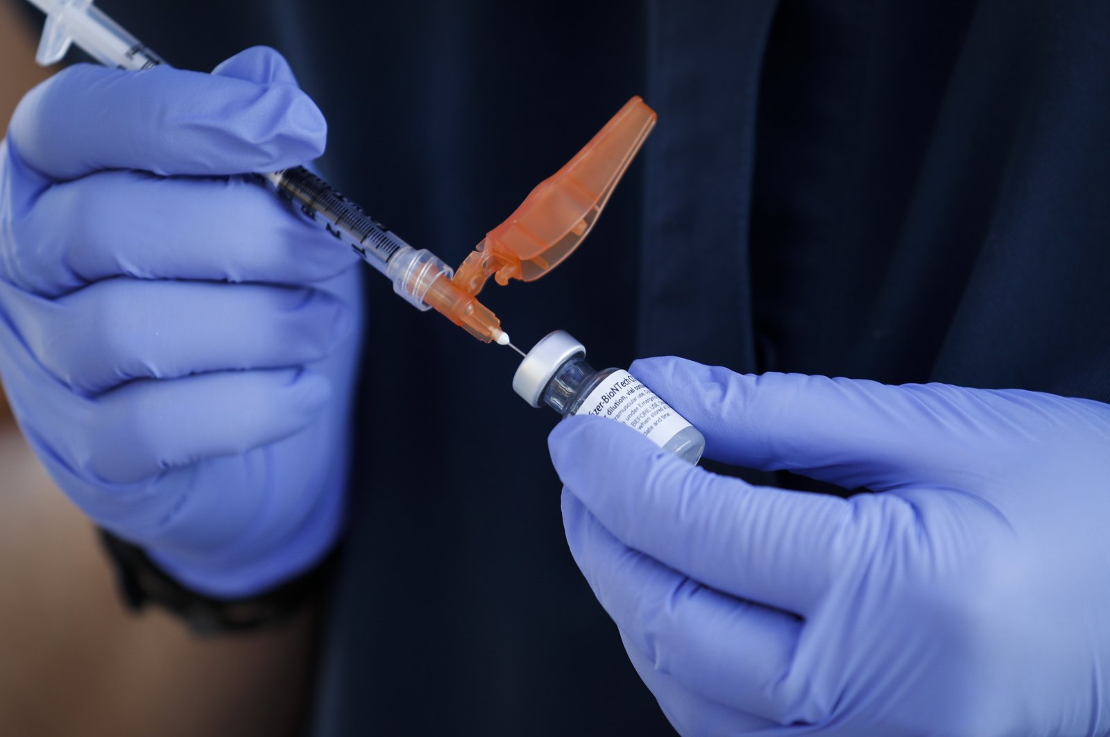 A health care worker prepares a syringe with the Pfizer-BioNTech COVID-19 vaccine at a vaccination clinic in Arleta, U.S., Aug. 23, 2021. (EPA Photo)