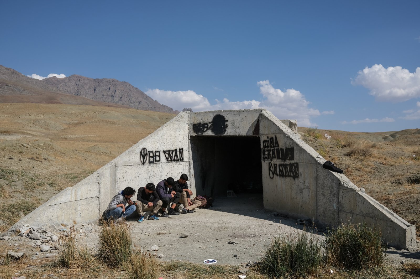 Migrants from Iran wait in front of an underpass in the border city of Van, eastern Turkey, Aug. 13, 2021. (EPA Photo)