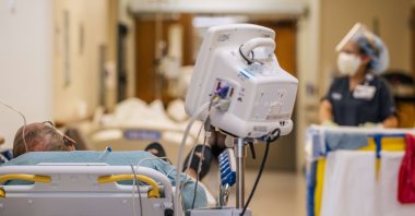 A patient sits in a hallway at the Houston Methodist The Woodlands Hospital on Aug. 18, 2021 in Houston, Texas. (AFP Photo)