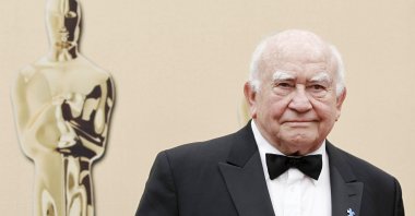 Actor Ed Asner arrives during the 82nd Academy Awards in the Hollywood section of Los Angeles, U.S., March 7, 2010. (AP Photo)