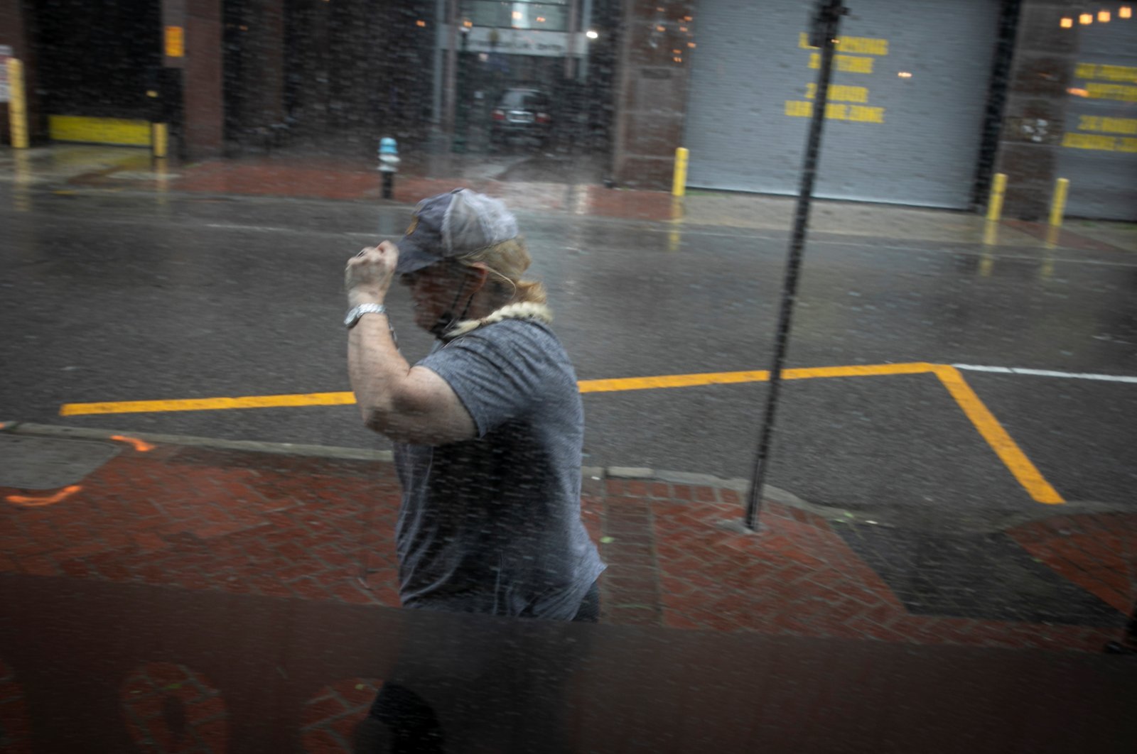 A woman walks in the rain as Hurricane Ida makes landfall in Louisiana, in New Orleans, Louisiana, U.S. Aug. 29, 2021. (REUTERS)