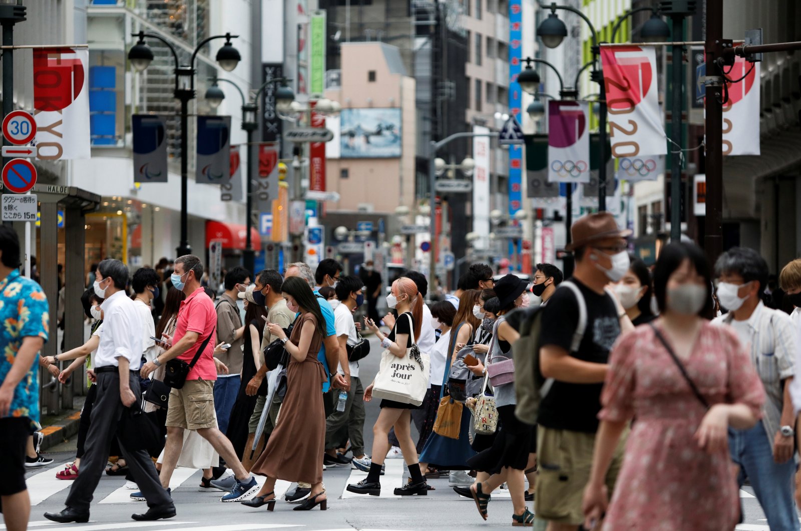 People walk at a crossing in the Shibuya shopping area, amid the COVID-19 outbreak in Tokyo, Japan, Aug. 7, 2021. (Reuters Photo)