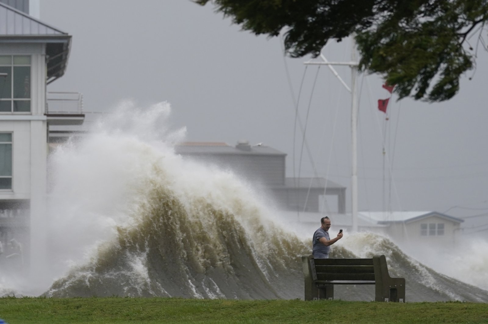 A man takes pictures of high waves along the shore of Lake Pontchartrain as Hurricane Ida nears, New Orleans, Louisiana, U.S.  Aug. 29, 2021. (AP Photo)