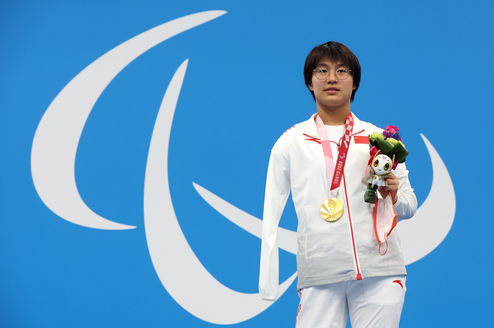 China's Yuyan Jiang poses after winning Tokyo 2020 Paralympic gold in the women's 50-meter butterfly S6 event at the Tokyo Aquatics Centre, Tokyo, Japan, Aug. 30, 2021. (Reuters Photo)