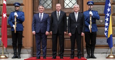 President Recep Tayyip Erdoğan (C) poses with Croat member of the tripartite Presidency of Bosnia Zeljko Komsic (L) and Muslim member of the tripartite Presidency of Bosnia Sefik Dzaferovic, in Sarajevo, Bosnia, Aug. 27, 2021. (AP Photo)