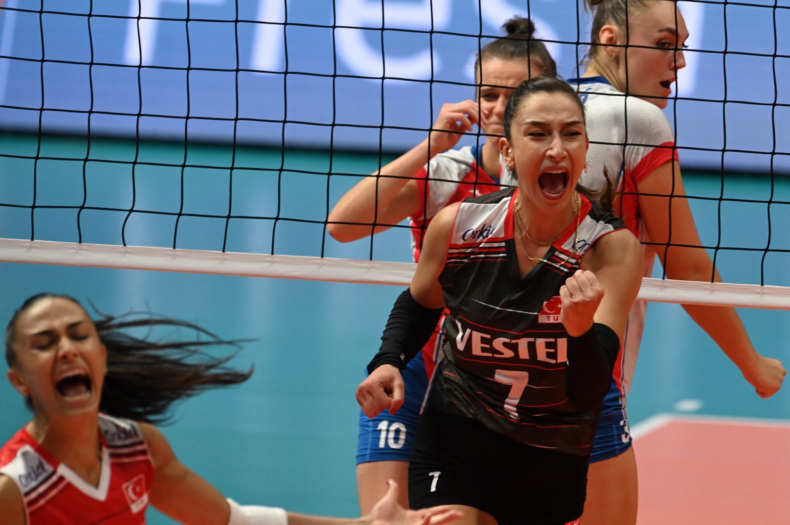 Turkey's Hande Baladin (R) reacts during a 2021 Women's European Volleyball Championship Round of 16 match against the Czech Republic in Plovdiv, Bulgaria, Aug. 29, 2021. (EPA Photo)